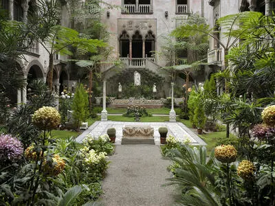 Botanical Talk & Tour