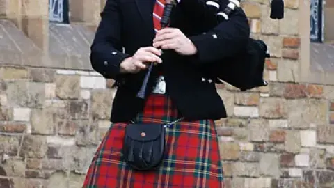 Learn About the Scotland Bagpipes