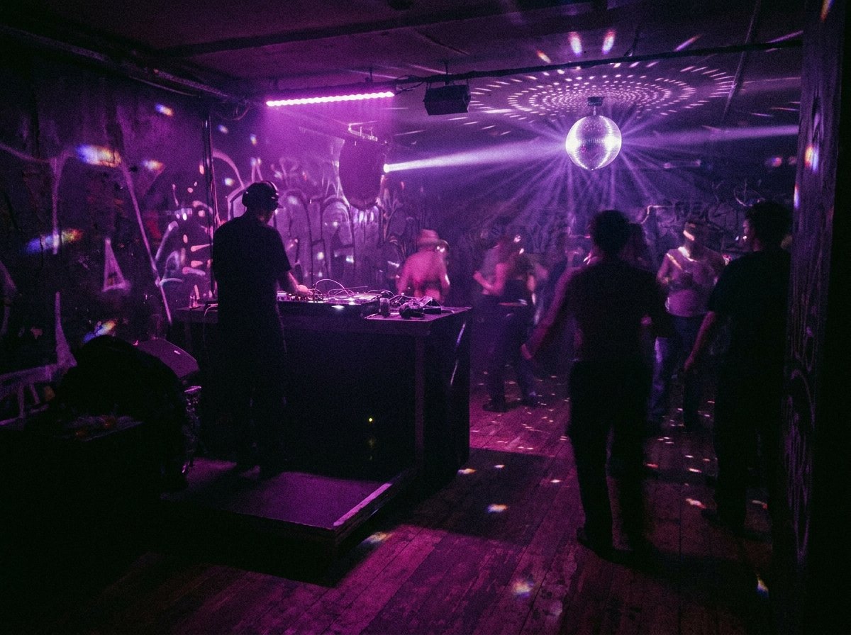 SVR x Smelt pres. Mihnea Rog (RO) 24.07 — Open Air + Club